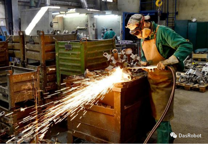 鑄造打磨行業(yè)的發(fā)展趨勢，打磨機(jī)器人的利與弊。